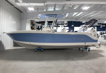 2023 Robalo R242 Explorer Steel Blue/White Boat